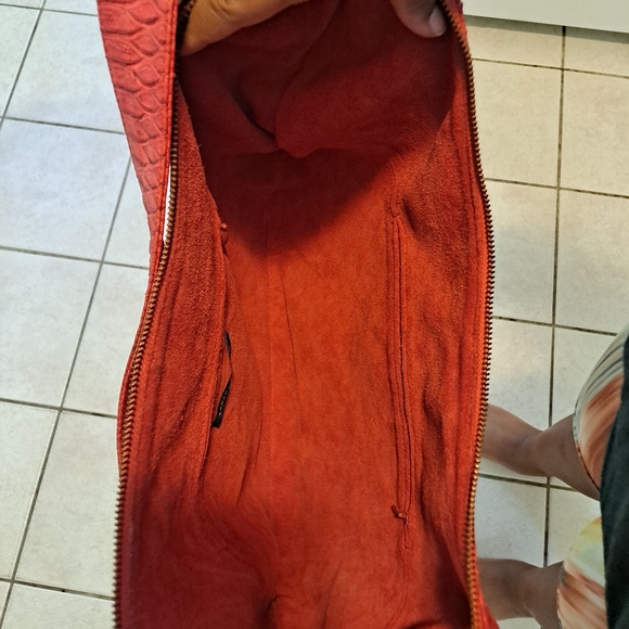 Banana Republic Leather hobo BOHO Bag with Suede Interior and Buckle Accent!! - Picture 3 of 6